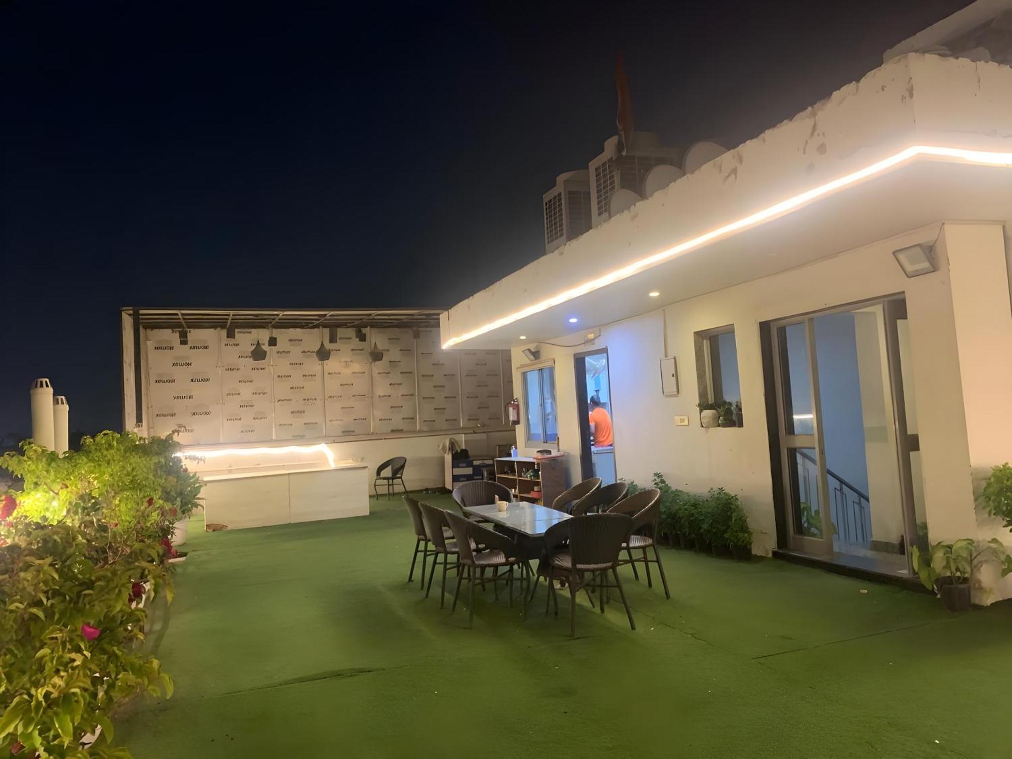 Hotel Aerostar Gold - Opposite Max Healthcare 德里 外观 照片