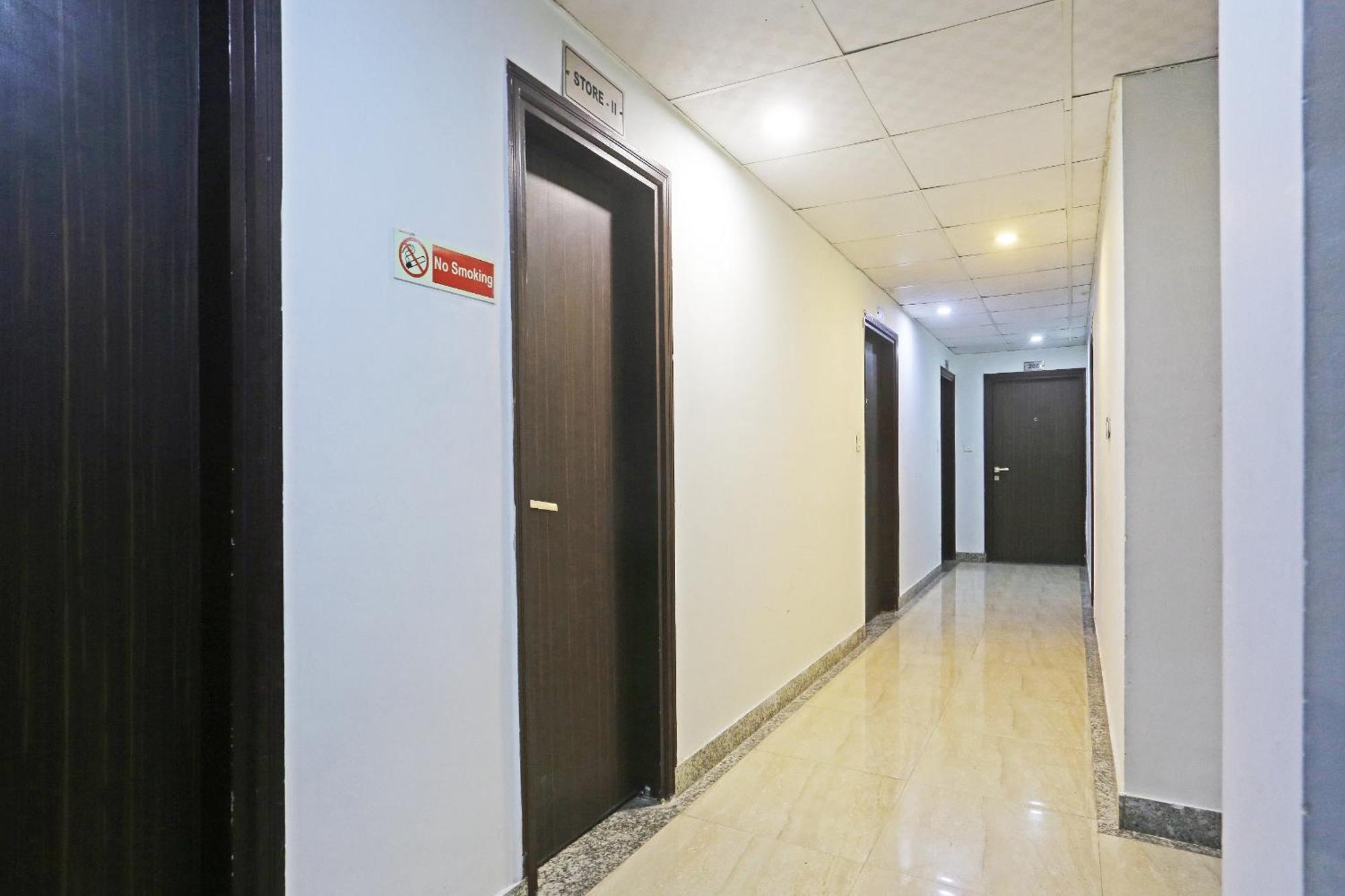Hotel Aerostar Gold - Opposite Max Healthcare 德里 外观 照片