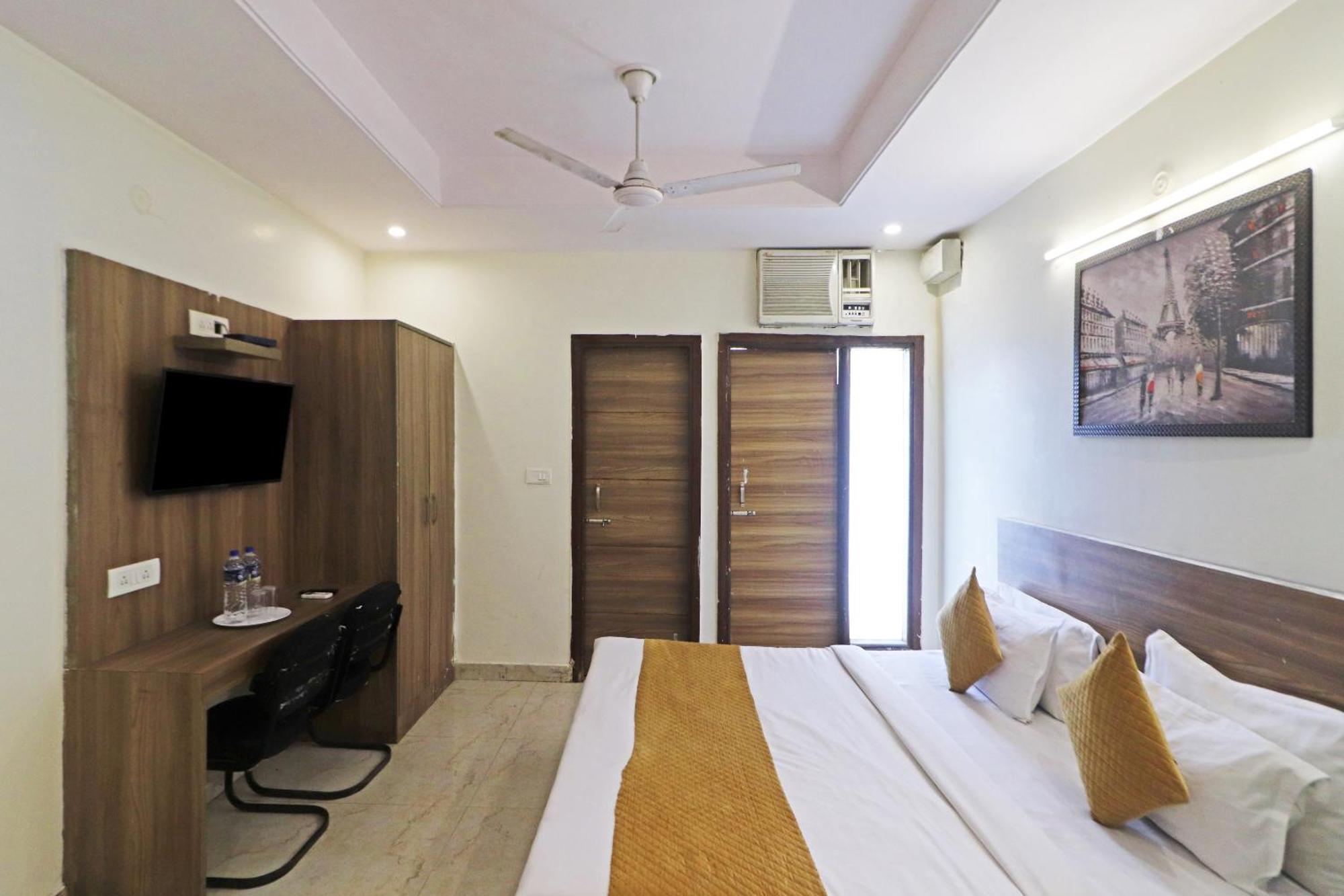 Hotel Aerostar Gold - Opposite Max Healthcare 德里 外观 照片