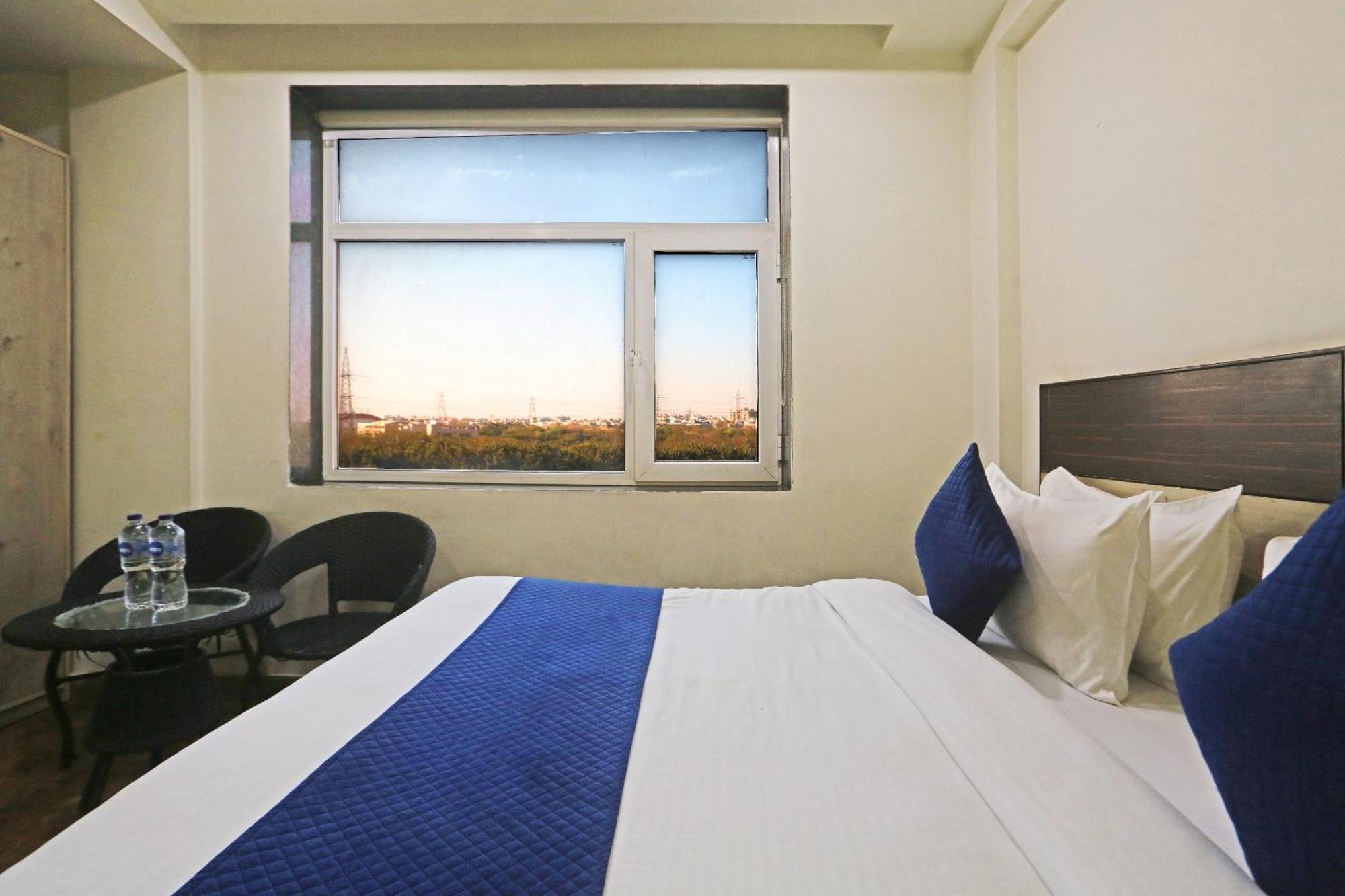 Hotel Aerostar Gold - Opposite Max Healthcare 德里 外观 照片