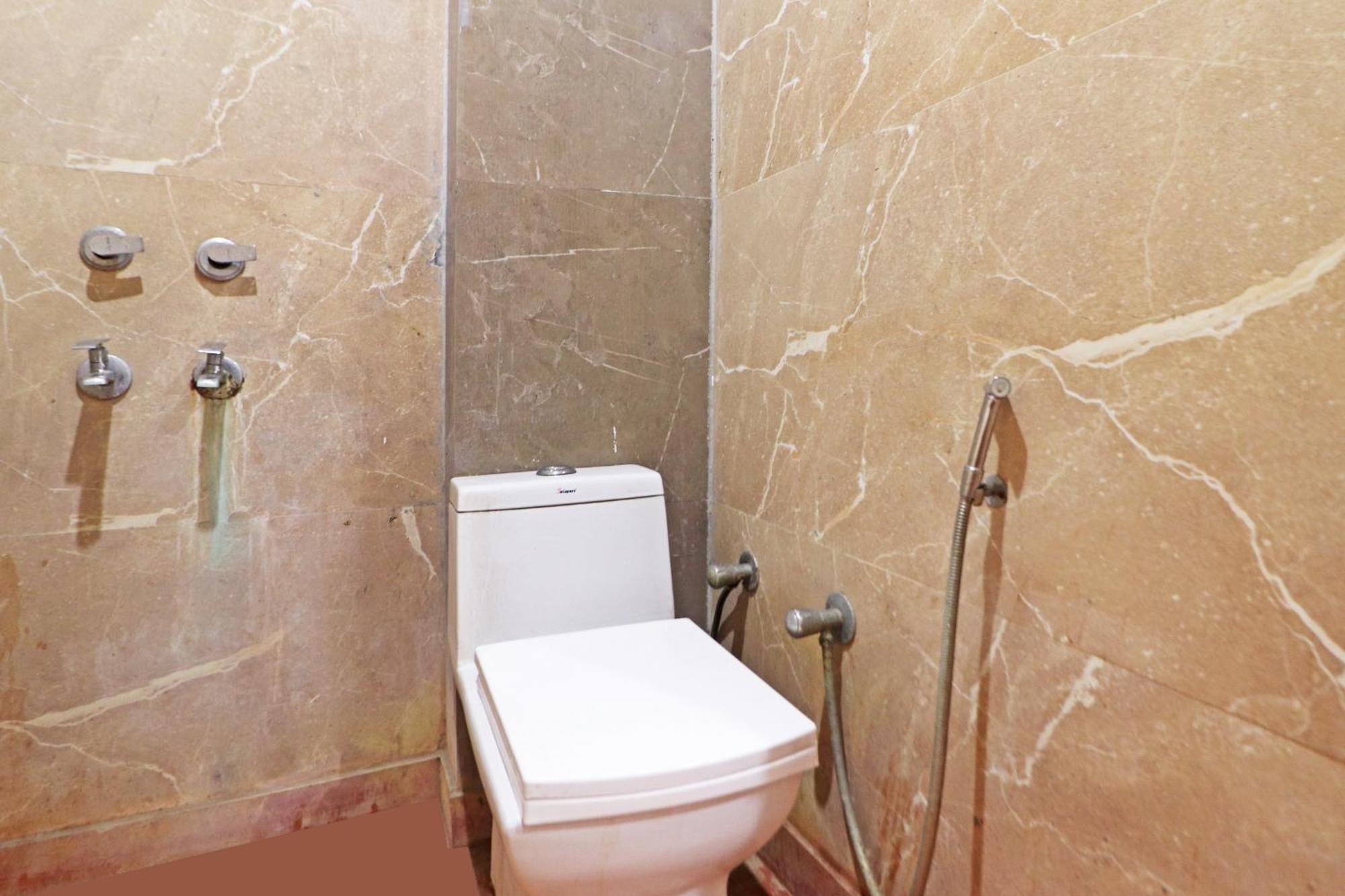 Hotel Aerostar Gold - Opposite Max Healthcare 德里 外观 照片