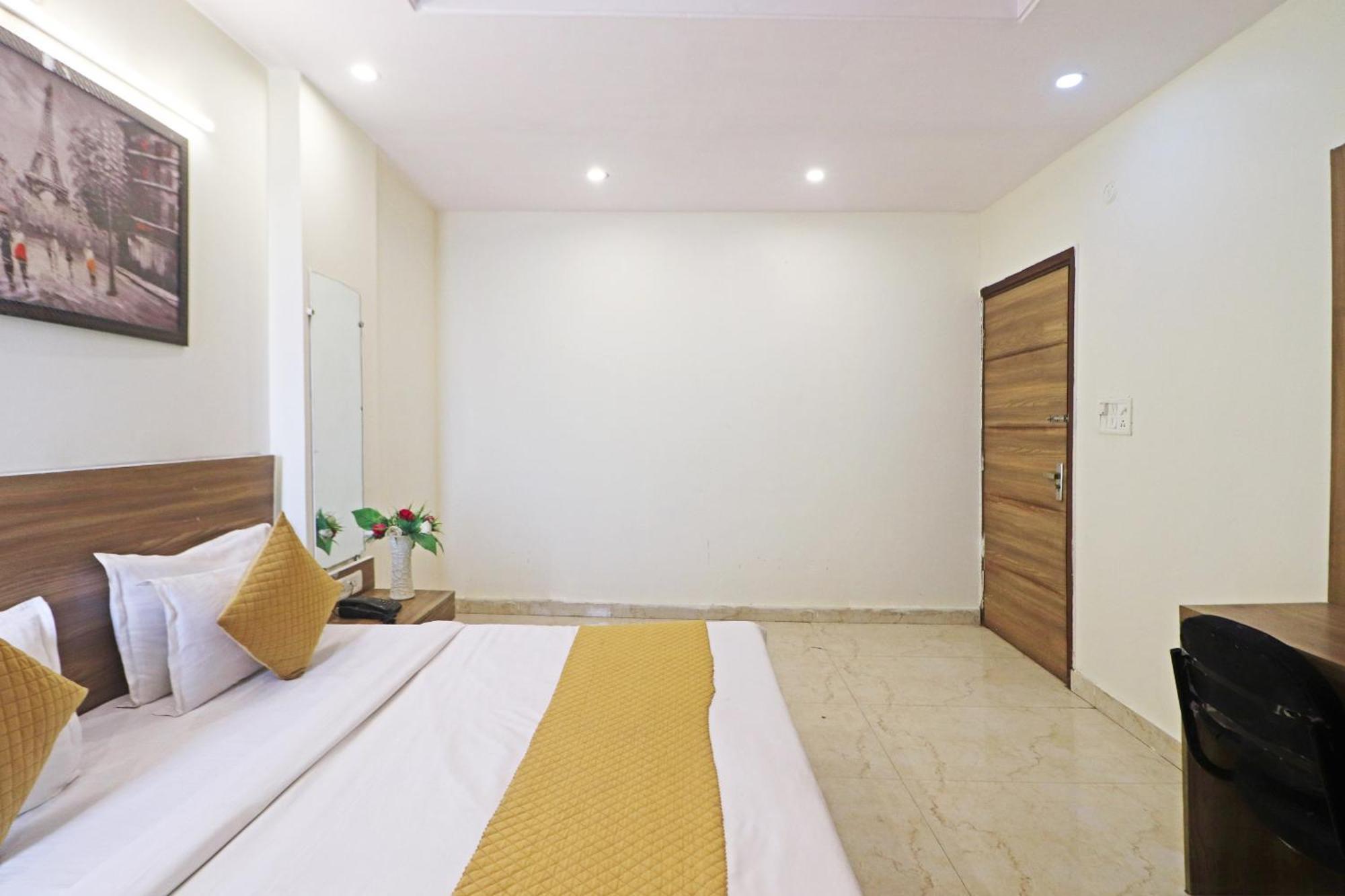 Hotel Aerostar Gold - Opposite Max Healthcare 德里 外观 照片