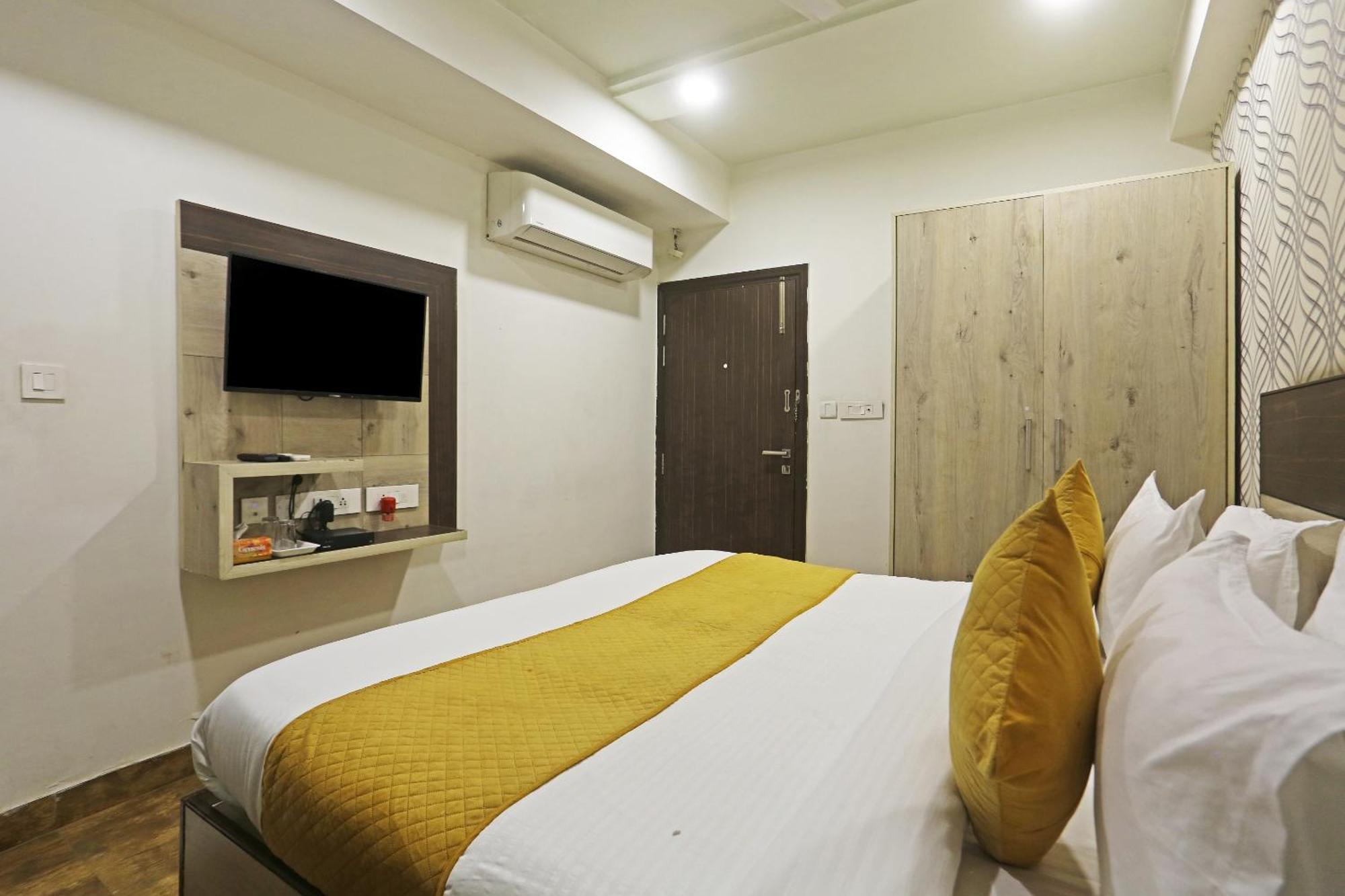 Hotel Aerostar Gold - Opposite Max Healthcare 德里 外观 照片