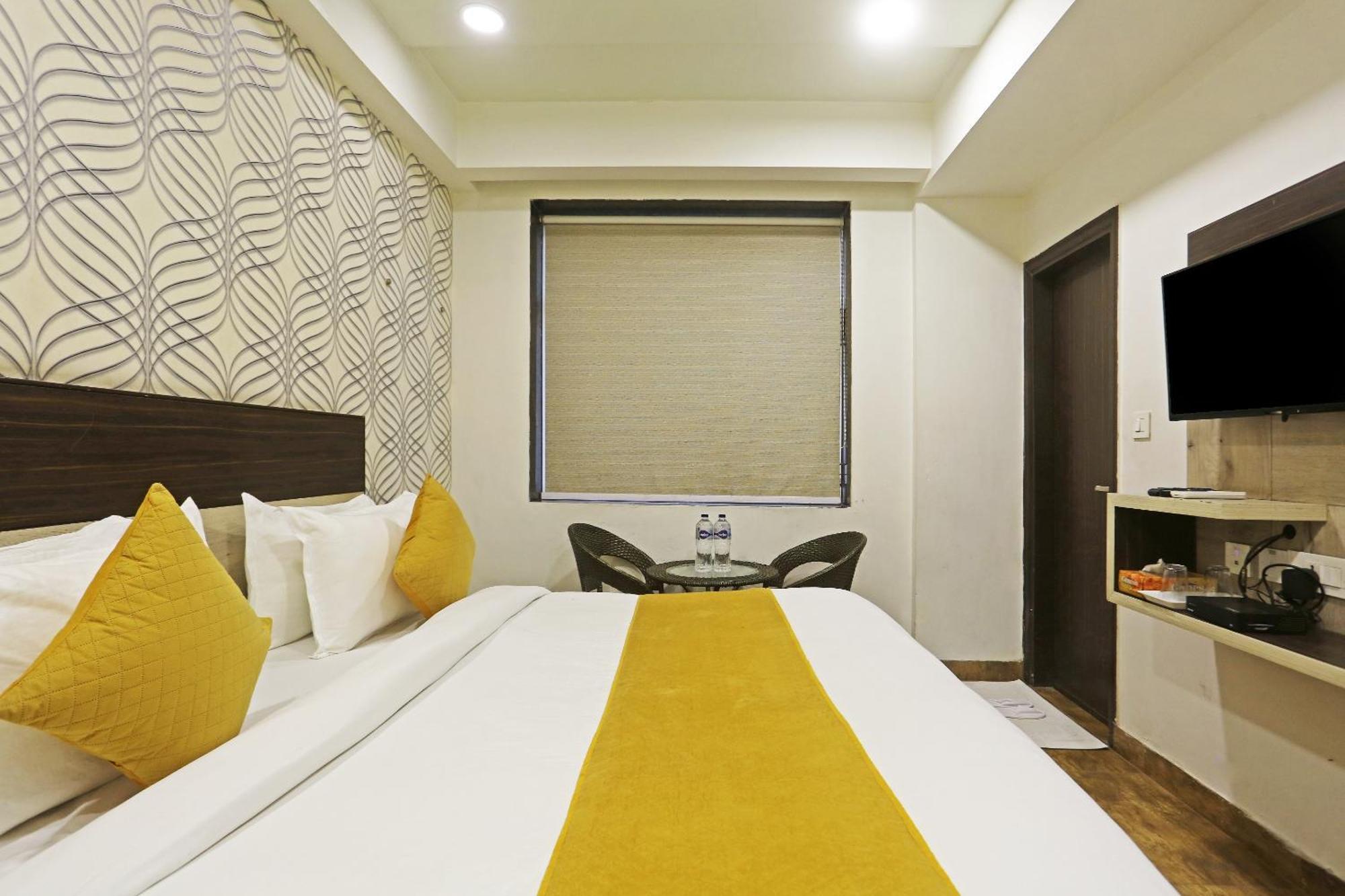 Hotel Aerostar Gold - Opposite Max Healthcare 德里 外观 照片