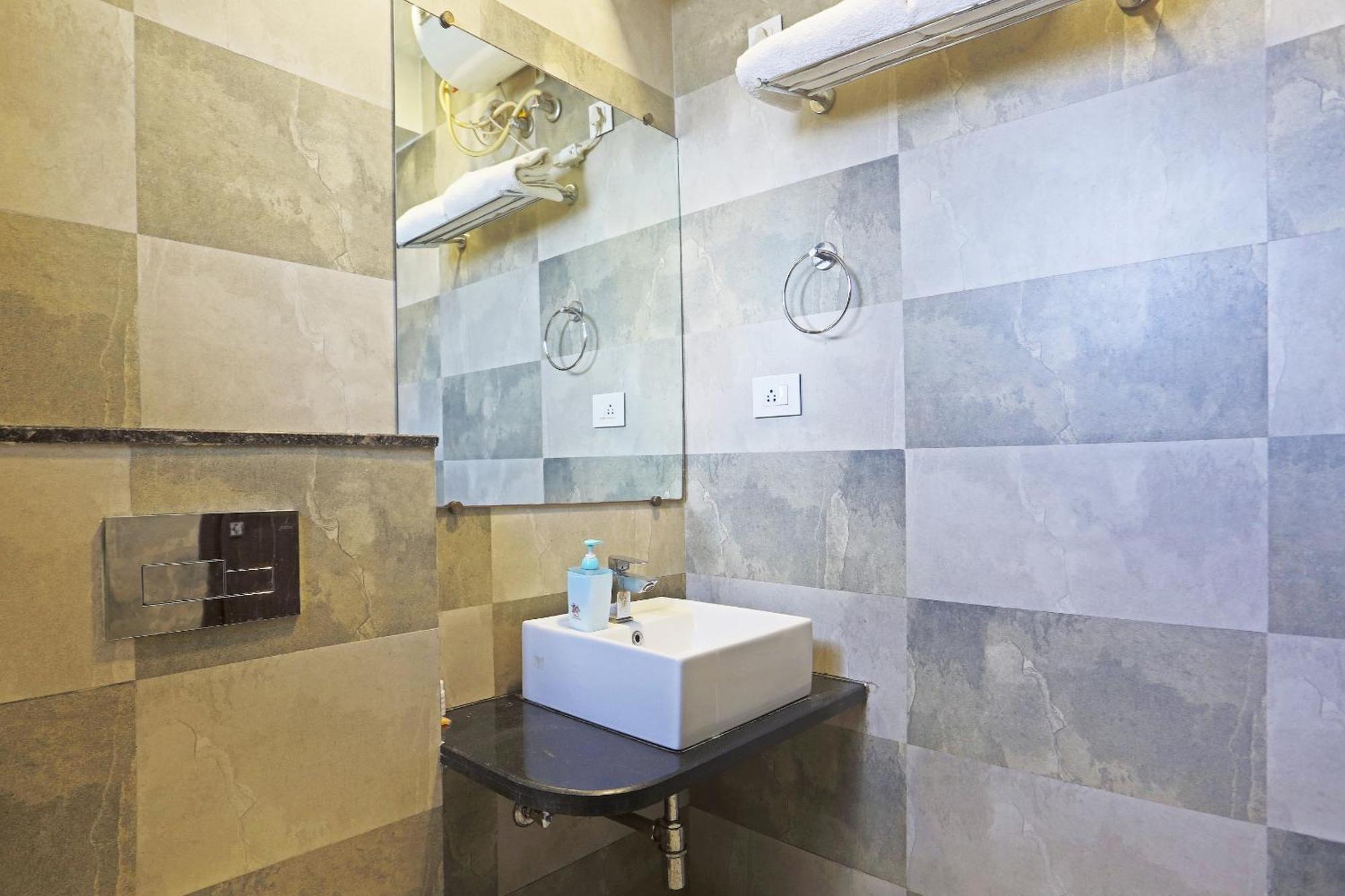 Hotel Aerostar Gold - Opposite Max Healthcare 德里 外观 照片