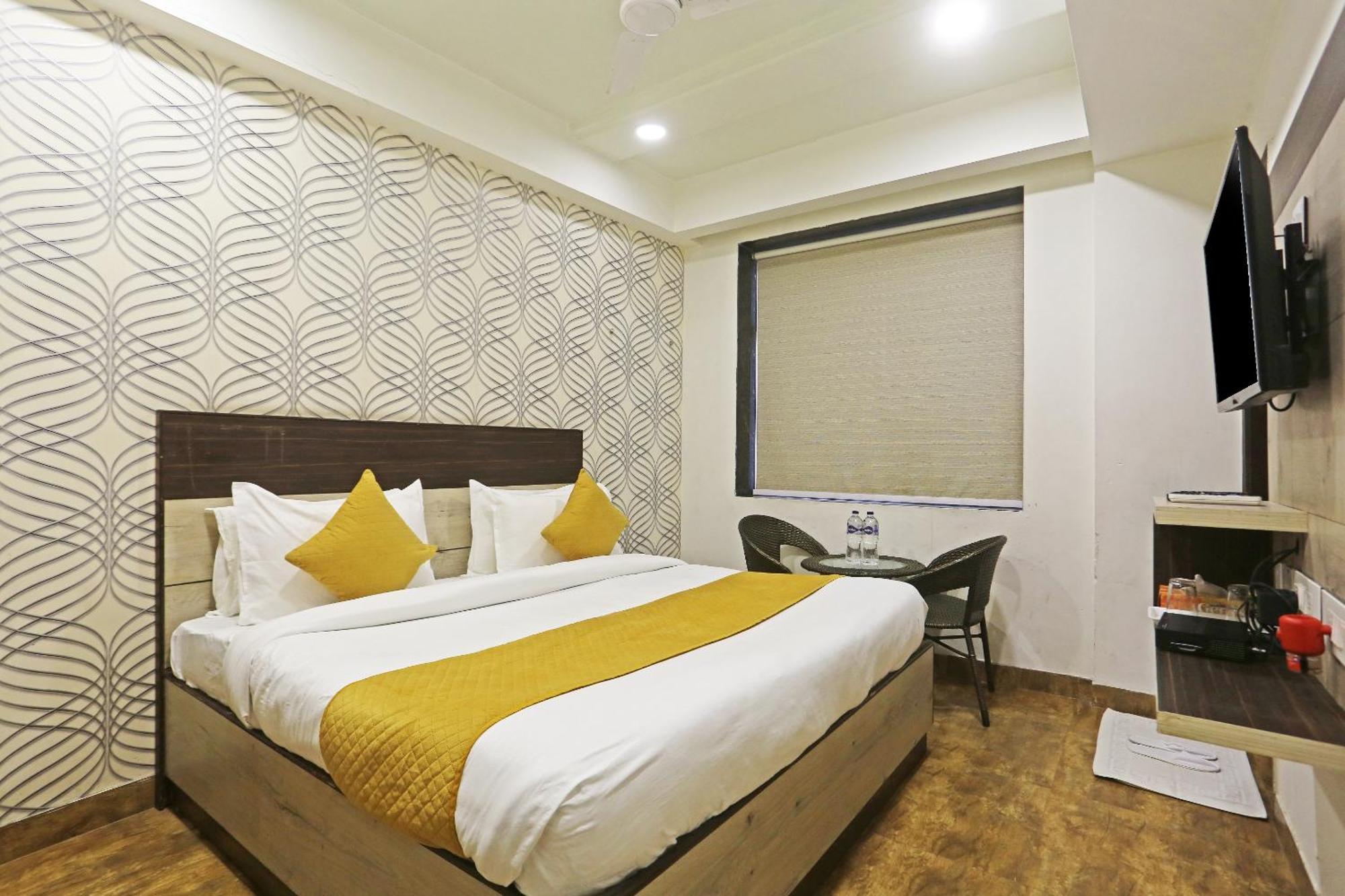 Hotel Aerostar Gold - Opposite Max Healthcare 德里 外观 照片